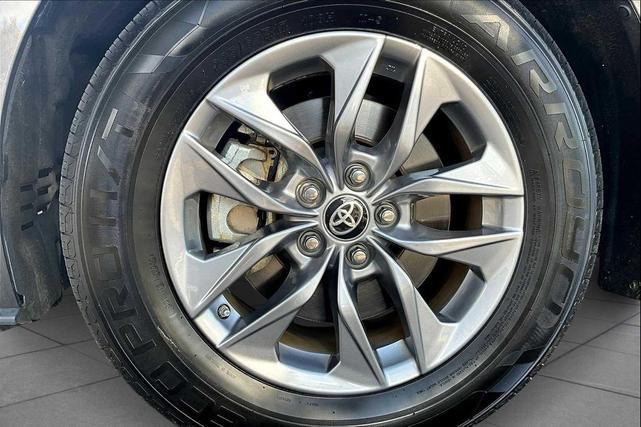 Photo of 2024 Predawn Gray Mica Toyota Sienna