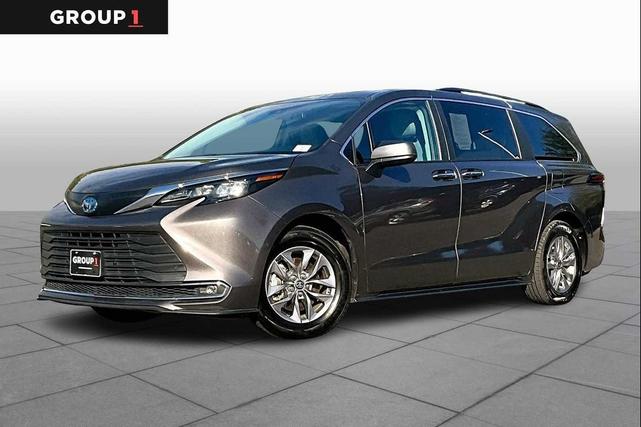 Photo of 2024 Predawn Gray Mica Toyota Sienna