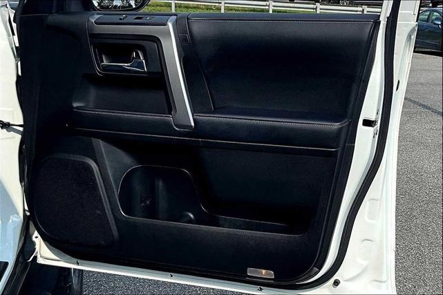 Photo of 2021 Super White Toyota 4Runner
