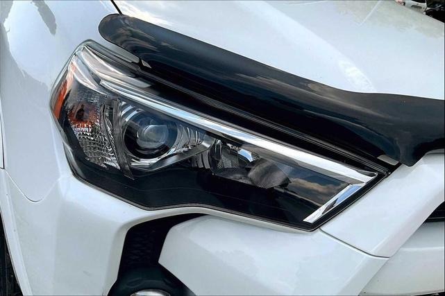 Photo of 2021 Super White Toyota 4Runner