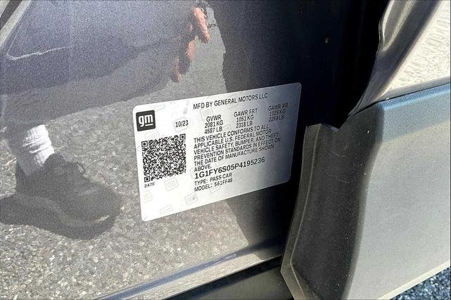 Photo of 2023 Gray Ghost Metallic Chevrolet Bolt EUV