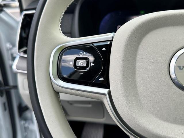 Photo of 2025 Crystal White Pearl Volvo XC90 Plug-In Hybrid
