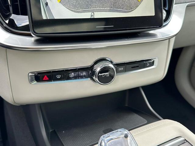 Photo of 2025 Crystal White Pearl Volvo XC90 Plug-In Hybrid