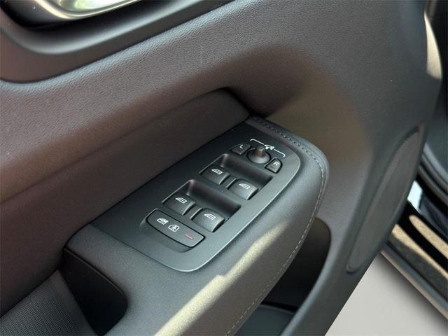 Photo of 2026 Onyx Black Metallic Volvo XC60