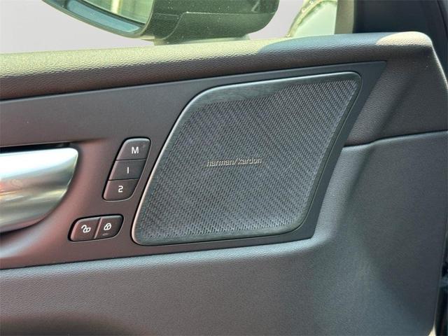 Photo of 2026 Onyx Black Metallic Volvo XC60