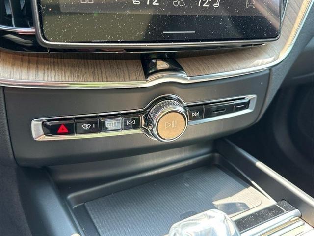 Photo of 2026 Onyx Black Metallic Volvo XC60