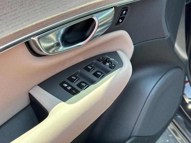 Photo of 2025 Onyx Black Metallic Volvo XC90 Plug-In Hybrid
