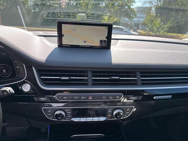 Photo of 2017 Florett Silver Metallic Audi Q7