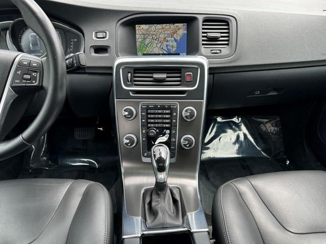 Photo of 2015 Bright Silver Metallic Volvo S60