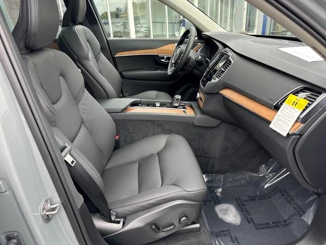 Photo of 2025 Metallic Volvo XC90