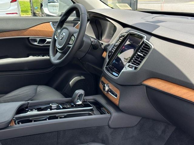 Photo of 2024 Metallic Volvo XC90 Recharge Plug-In Hybrid