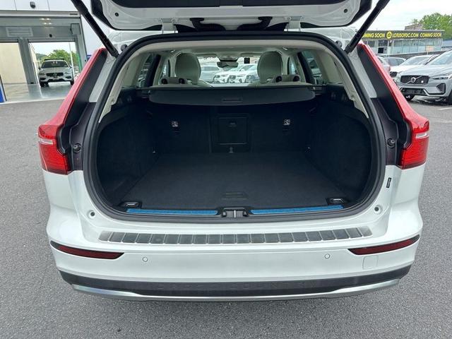 Photo of 2024 Crystal White Metallic Volvo V60 Cross Country