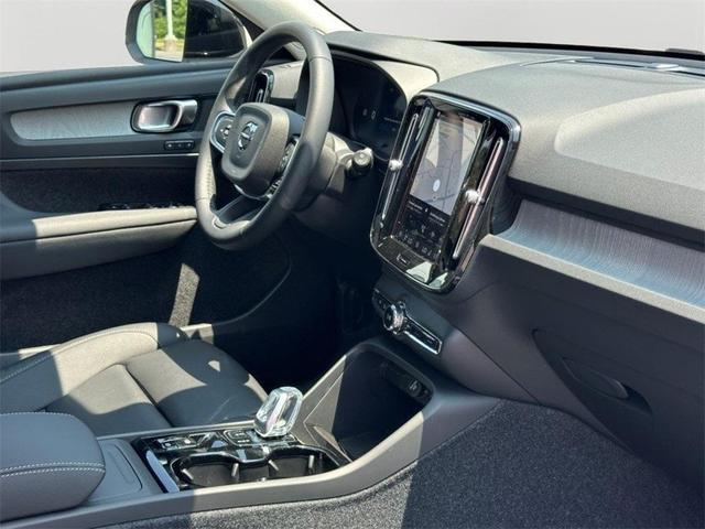 Photo of 2026 Metallic Volvo XC40