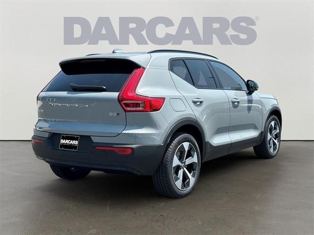 Photo of 2026 Metallic Volvo XC40