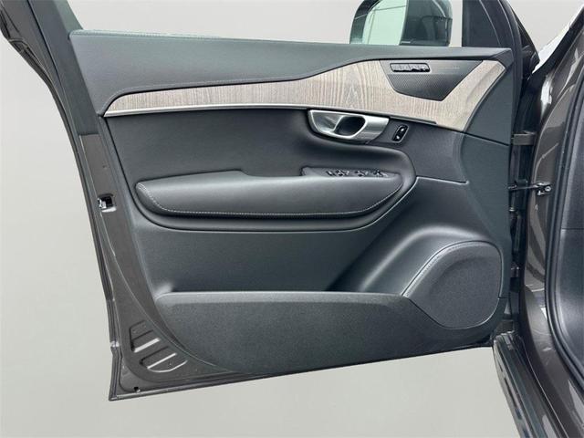 Photo of 2024 Platinum Gray Metallic Volvo XC90 Recharge Plug-In Hybrid