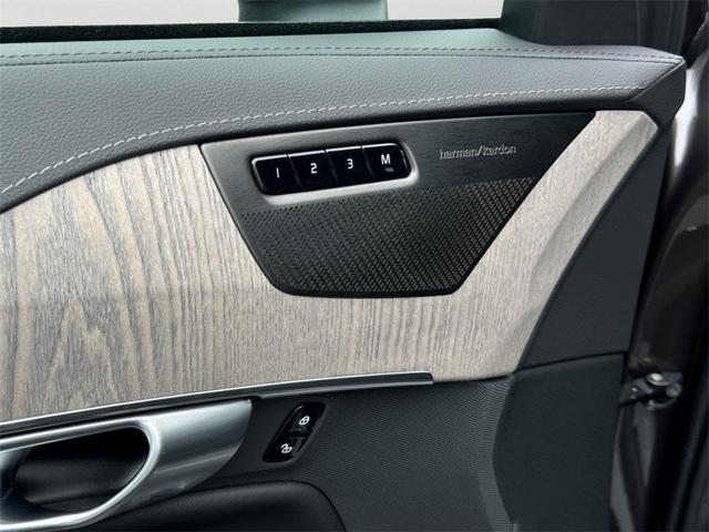 Photo of 2024 Platinum Gray Metallic Volvo XC90 Recharge Plug-In Hybrid