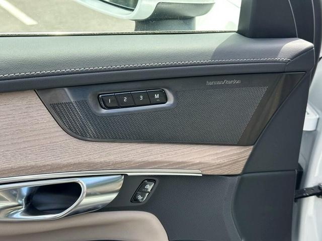 Photo of 2025 Crystal White Pearl Volvo XC90 Plug-In Hybrid