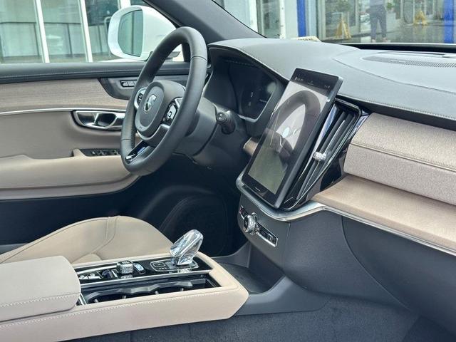 Photo of 2025 Crystal White Pearl Volvo XC90 Plug-In Hybrid