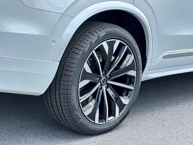 Photo of 2025 Crystal White Pearl Volvo XC90 Plug-In Hybrid