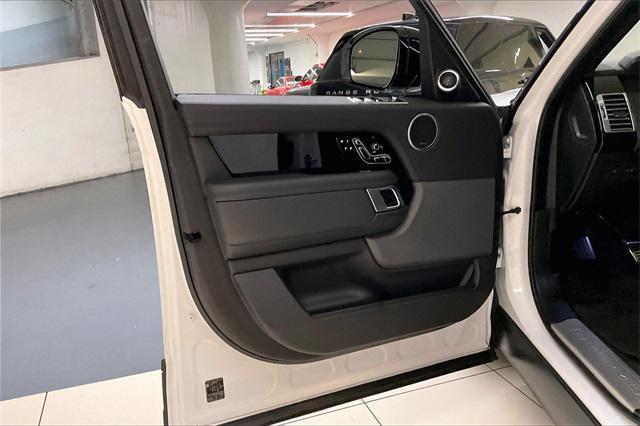 Photo of 2022 Fuji White Land Rover Range Rover