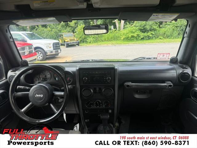 Photo of 2007 Jeep Green Metallic Clearcoat/Black Hard Top Jeep Wrangler
