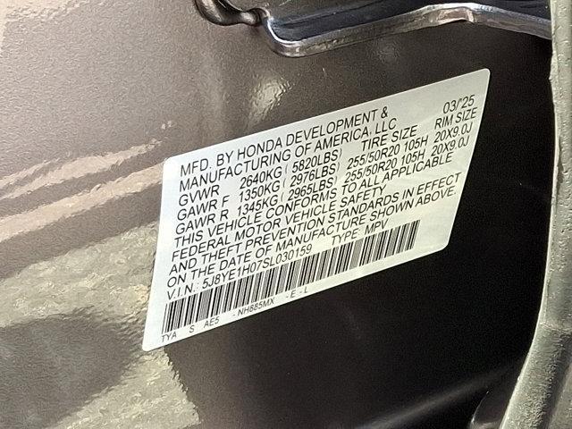 Photo of 2025 Liquid Carbon Metallic Acura MDX