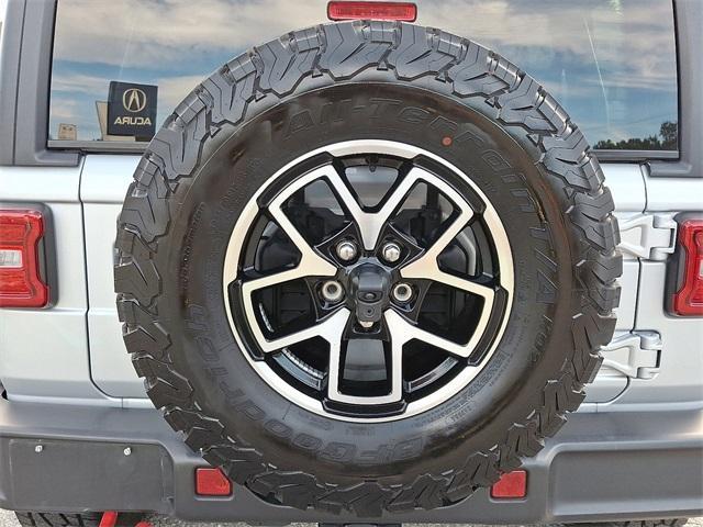 Photo of 2024 Silver Zynith Clearcoat Jeep Wrangler