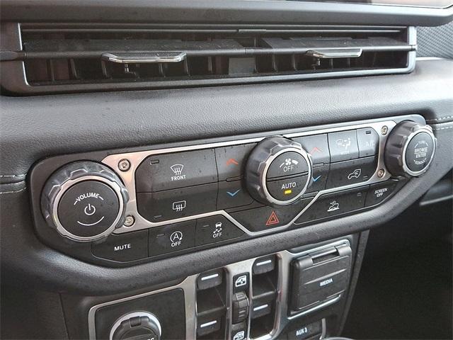Photo of 2024 Silver Zynith Clearcoat Jeep Wrangler