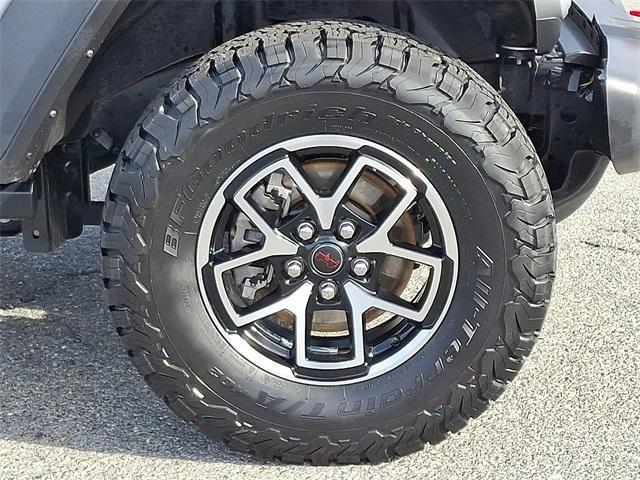 Photo of 2024 Silver Zynith Clearcoat Jeep Wrangler