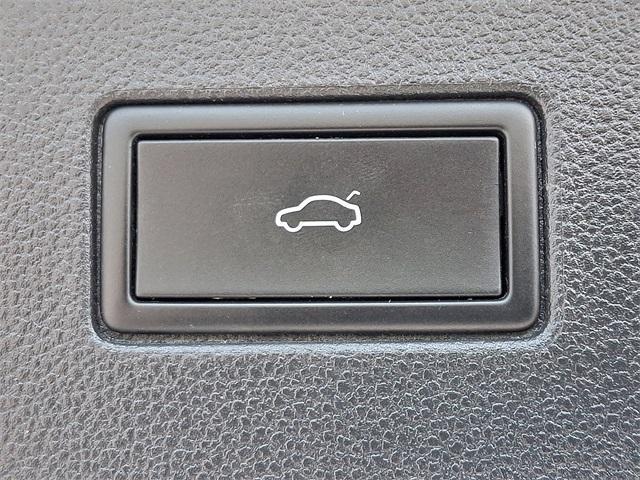 Photo of 2022 Pyrite Silver Metallic Volkswagen Atlas