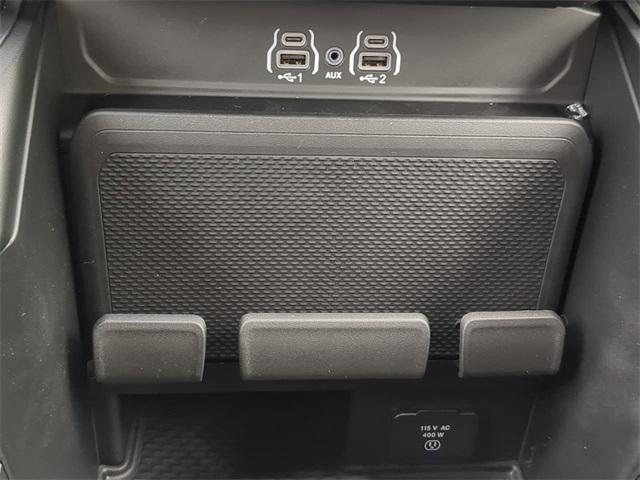 Photo of 2025 Granite Crystal Metallic Clearcoat RAM 1500