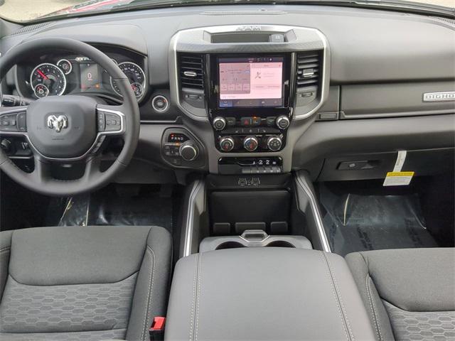Photo of 2025 Granite Crystal Metallic Clearcoat RAM 1500