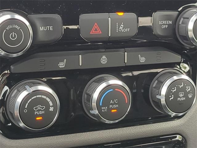 Photo of 2025 Granite Crystal Metallic Clearcoat RAM 1500