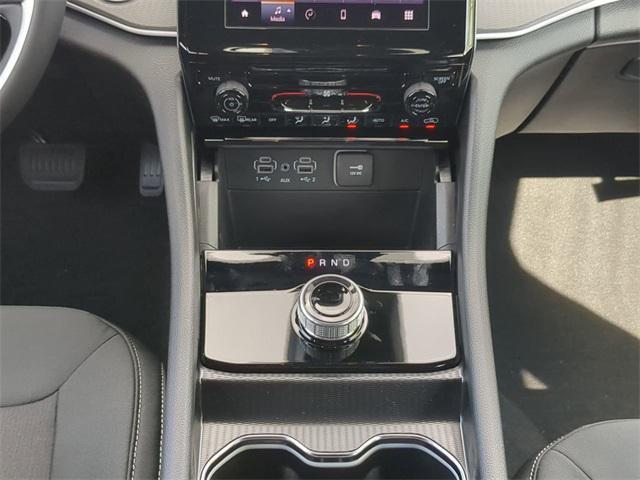 Photo of 2025 Bright White Clearcoat Jeep Grand Cherokee L
