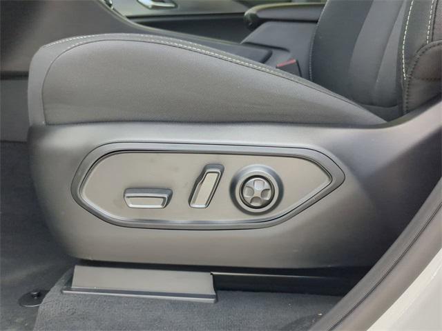Photo of 2025 Bright White Clearcoat Jeep Grand Cherokee L