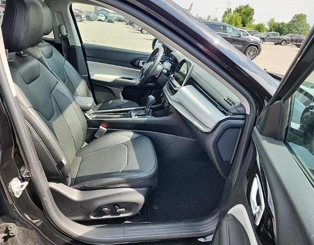 Photo of 2022 Diamond Black Crystal Pearlcoat Jeep Compass