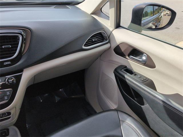 Photo of 2021 Granite Crystal Metallic Clearcoat Chrysler Voyager