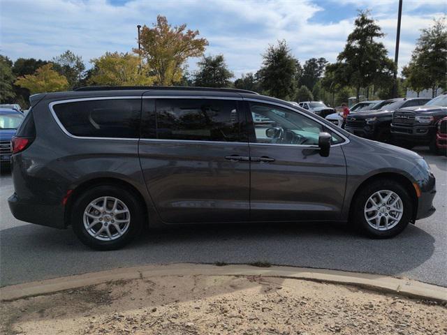 Photo of 2021 Granite Crystal Metallic Clearcoat Chrysler Voyager