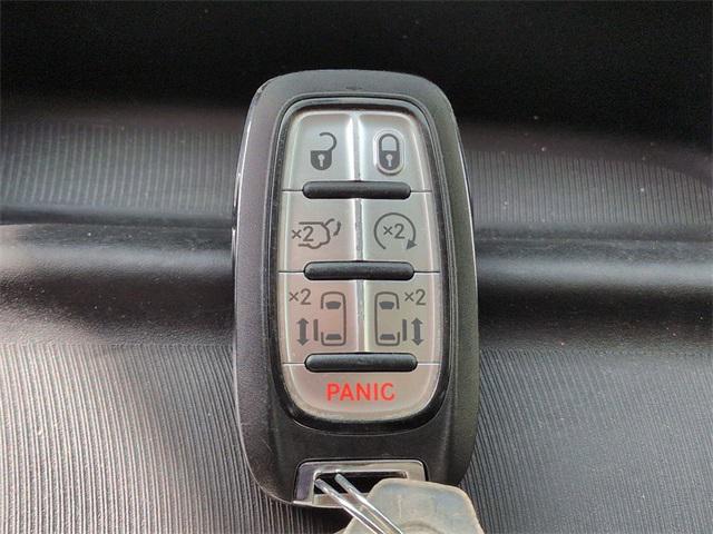 Photo of 2021 Granite Crystal Metallic Clearcoat Chrysler Voyager