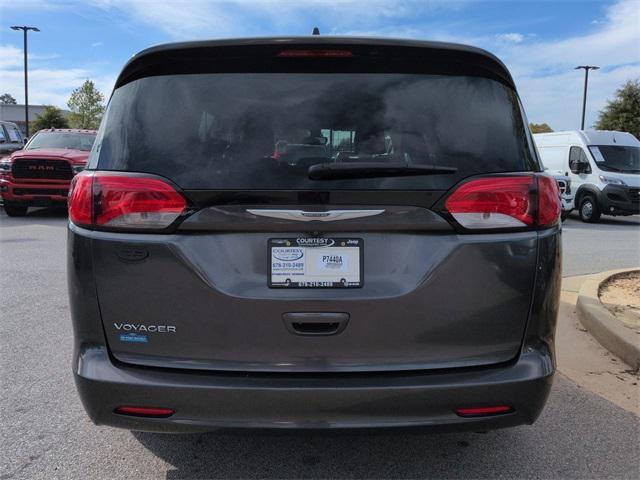 Photo of 2021 Granite Crystal Metallic Clearcoat Chrysler Voyager