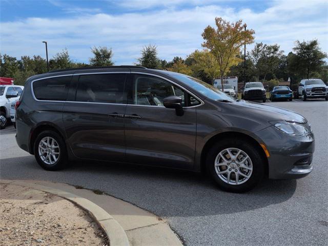 Photo of 2021 Granite Crystal Metallic Clearcoat Chrysler Voyager