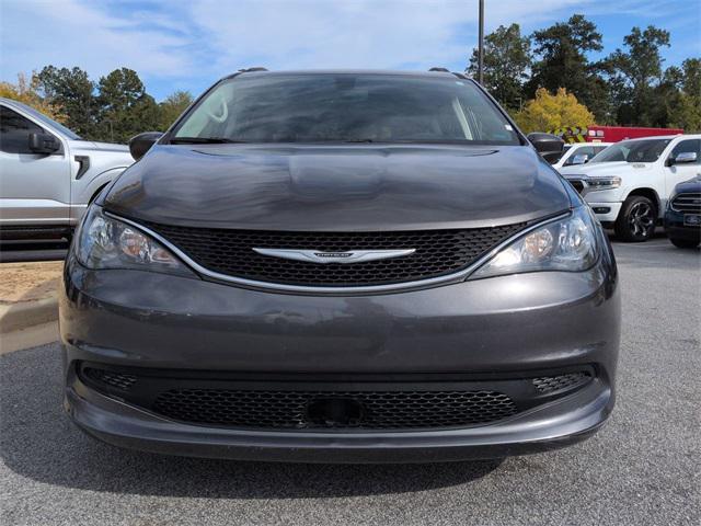 Photo of 2021 Granite Crystal Metallic Clearcoat Chrysler Voyager