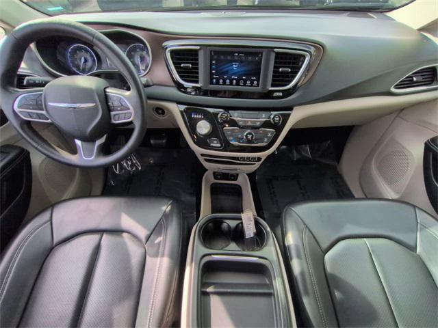 Photo of 2021 Granite Crystal Metallic Clearcoat Chrysler Voyager