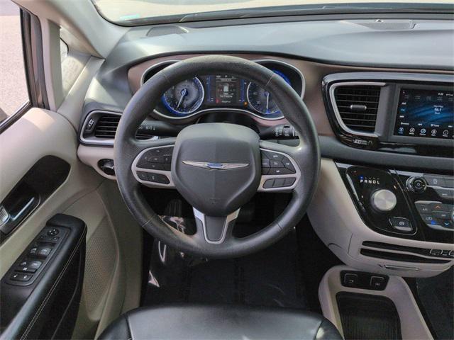 Photo of 2021 Granite Crystal Metallic Clearcoat Chrysler Voyager
