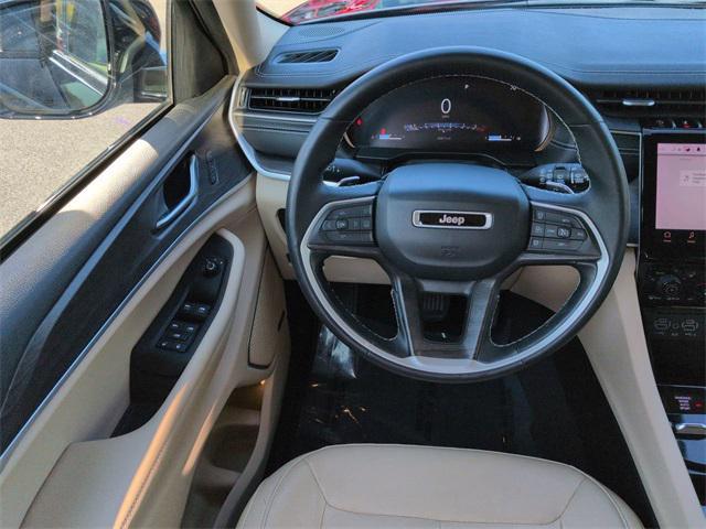 Photo of 2021 Diamond Black Crystal Pearlcoat Jeep Grand Cherokee L