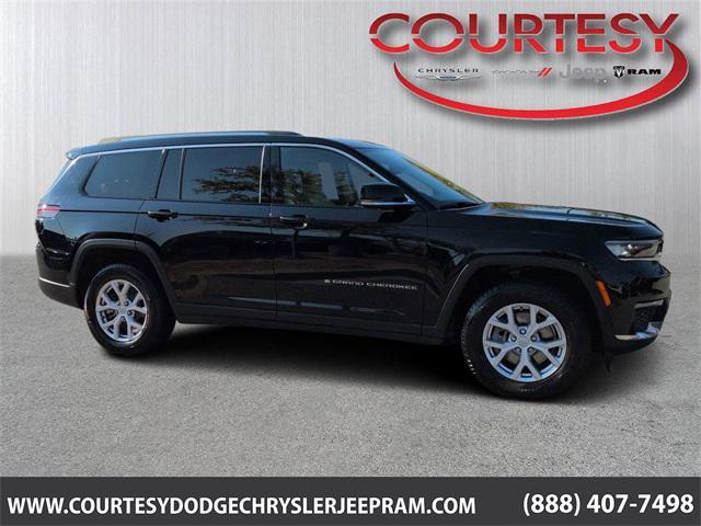Photo of 2021 Diamond Black Crystal Pearlcoat Jeep Grand Cherokee L