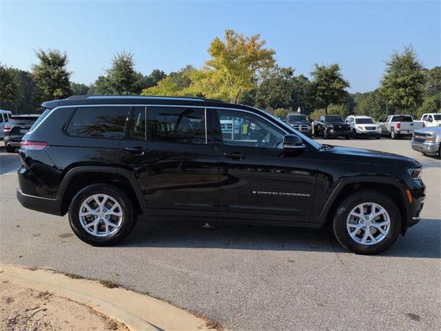 Photo of 2021 Diamond Black Crystal Pearlcoat Jeep Grand Cherokee L