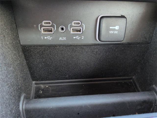 Photo of 2021 Diamond Black Crystal Pearlcoat Jeep Grand Cherokee L
