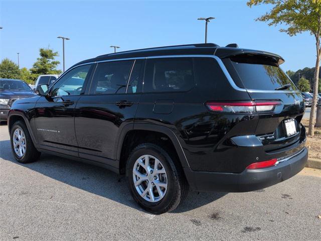 Photo of 2021 Diamond Black Crystal Pearlcoat Jeep Grand Cherokee L