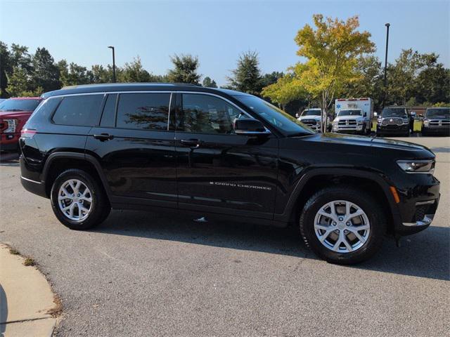 Photo of 2021 Diamond Black Crystal Pearlcoat Jeep Grand Cherokee L